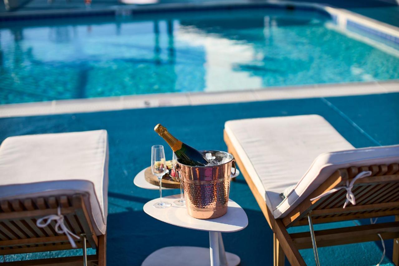 The Ven At Embassy Row, Washington, D.c., A Tribute Portfolio